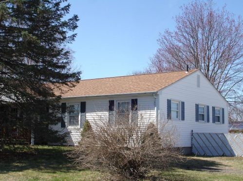 202 Woodhaven Rd, Woonsocket, RI 02895-2779