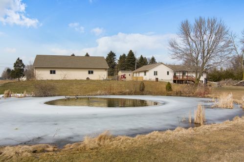 3301 Wagon Wheel Rd, Manitowoc WI 54220-8713 exterior