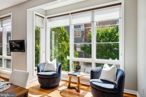 1433 Bainbridge St, Philadelphia PA 19146-2121 exterior