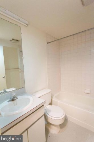 130 Arch St, Philadelphia PA  19106-2200 exterior