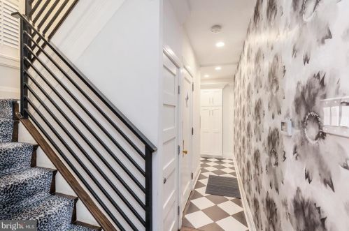 2109 Locust St, Philadelphia PA 19103-4802 exterior