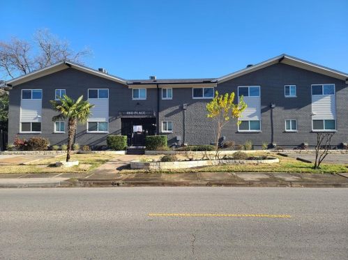 1810 Fitzhugh Ave, Dallas TX  75204-1003 exterior