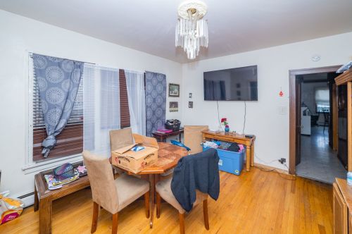 6048 Artesian Ave, Chicago IL 60659-2831 exterior