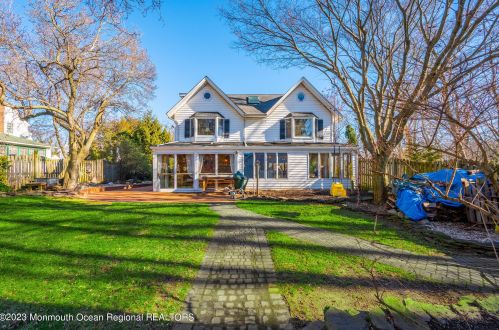 15 Hartshorne Pl, Middletown NJ  07748-2520 exterior