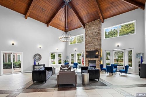 505 Smith Ct, Edgewater NJ 07020-1668 exterior