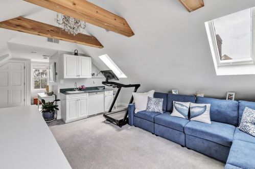 6 Crockett St, Norwalk CT 06853-1611 exterior