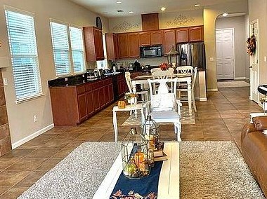 992 La Paloma St, Turlock CA 95382-0484 exterior