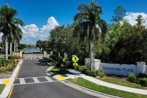 816 Hampton Cir, Naples FL 34105-4825 exterior