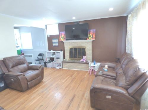 56 Todd Rd, Valley Stream NY  11580-4038 exterior