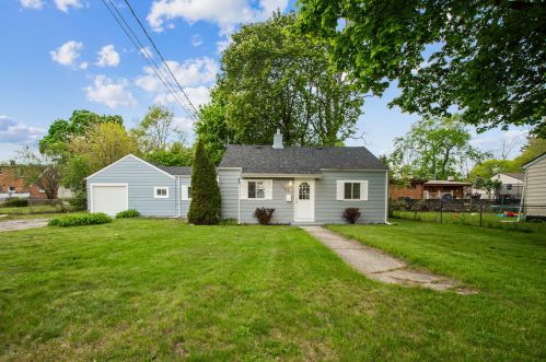 1304 Eastview Dr, Waukegan, IL 60085-2155