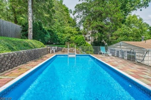 46 Winding Way, Town Center, NJ 07052-3800