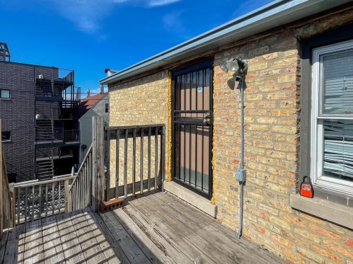 2744 Bosworth Ave, Chicago IL  60614-1110 exterior