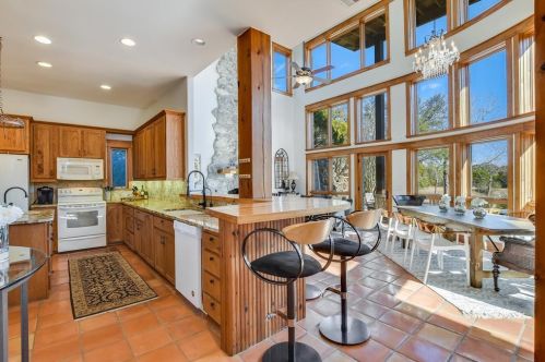 610 Crystal Crk Dr, Austin TX 78746-4728 exterior