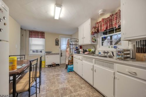 196 Belvidere Ave, Washington NJ 07882-1028 exterior