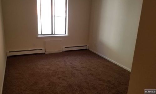 354 Undercliff Ave, Edgewater NJ  07020-7210 exterior