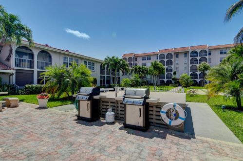 250 20th St, Boca Raton FL  33431-8040 exterior