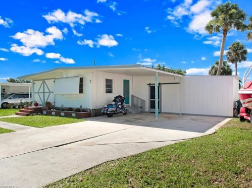 31 Henderson Dr, Naples, FL 34114-8207