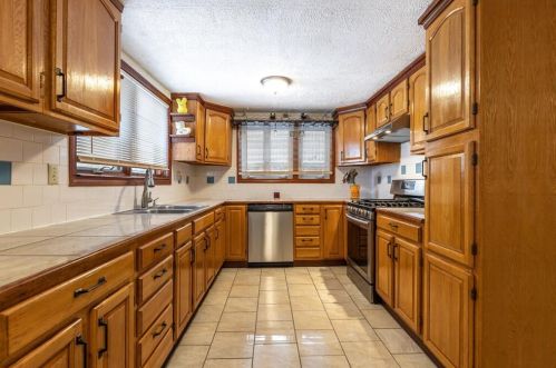 140 Norfolk St, Worcester MA 01604-2910 exterior