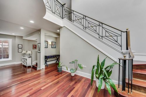 579 Hawthorne Pl, Chicago IL  60657-2922 exterior