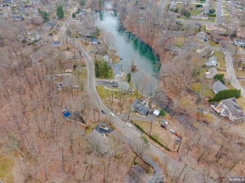 29 Ramapo Hills Blvd, Oakland, NJ 07436-3906