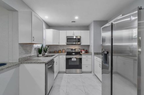 718 Riv Dr, Tampa FL 33617-7857 exterior