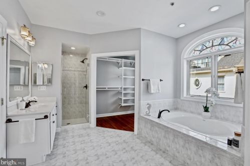 1626 Colonial Hills Dr, Mc Lean VA  22102-2938 exterior