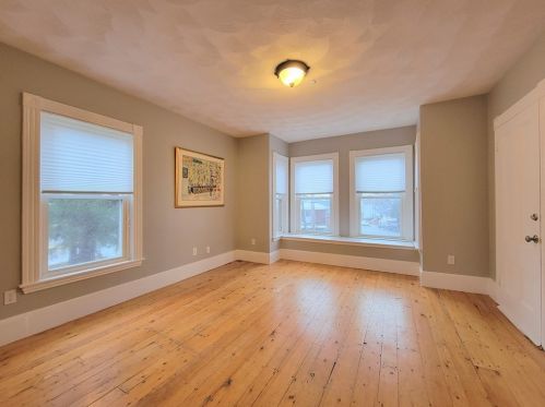 68 School St, Salem, MA 01970-2358