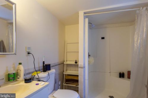 836 Bainbridge St, Philadelphia PA 19146-1430 exterior