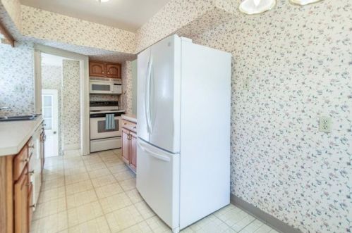 132 Mount Lebanon Blvd, Pittsburgh PA 15234-1243 exterior