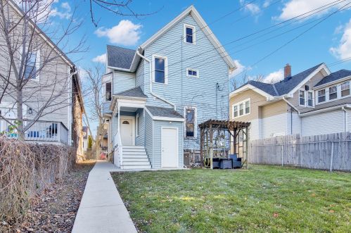 1718 Rusk Ave, Milwaukee WI 53207-2504 exterior