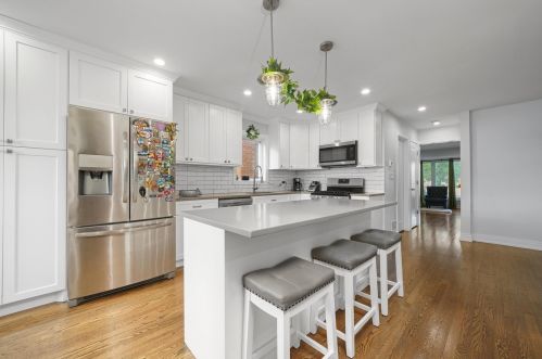 5606 Parkside Ave, Chicago IL 60646-6421 exterior