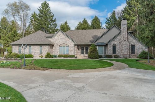 8673 Swan St, Kalamazoo, MI 49009-4571