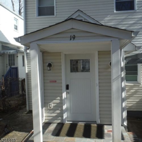19 Cres Ave, Paterson NJ 07512-2305 exterior