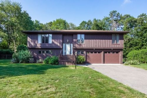 82 Wyndward Rd, Springfield, MA 01106-3329