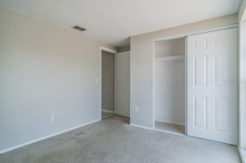 10112 Enchanted Oaks Ct, Tampa FL  33615-1616 exterior