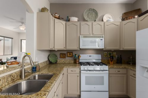 5073 Pinnacle Cove Dr, Tucson AZ  85749-7153 exterior