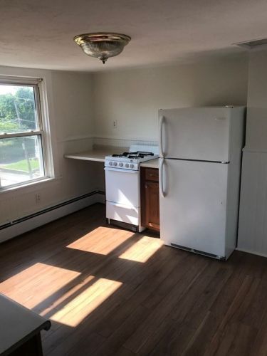 41 Godfrey St, Taunton MA 02780-7031 exterior