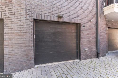 307 Green St, Philadelphia PA 19130-3914 exterior