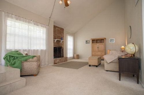 7275 Creekside Dr, Austin TX  78752-2122 exterior