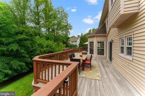 7726 Laurel Leaf Dr, Rockville MD 20854-1768 exterior