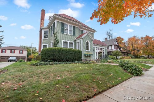 241 Madison Ave, Grand Rapids, MI 49503-4615