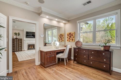 8503 Country Club Dr, Bethesda MD 20817-4579 exterior