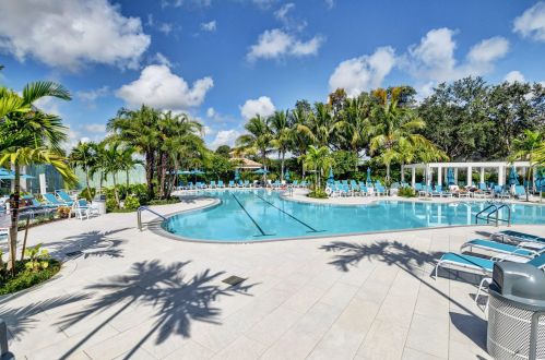 11 Gln Dr, Boynton Beach FL 33436-6207 exterior