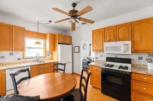 359 Great East Neck Rd, Babylon NY 11704-7631 exterior