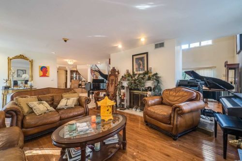 280 Half Hollow Rd, Huntington Station NY 11746-6326 exterior