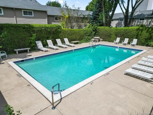 759 Kirts Blvd, Troy MI 48084-4844 exterior