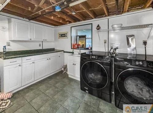 9 Estok Rd, Edison NJ  08817-4117 exterior