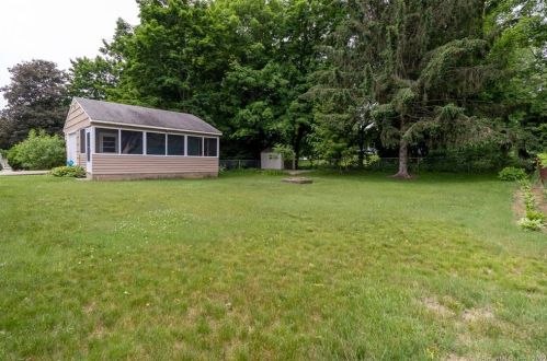 26 Allen St, Enfield CT 06082-4715 exterior