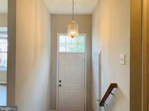 43115 Candlewick Sq, Leesburg VA  20176-6447 exterior