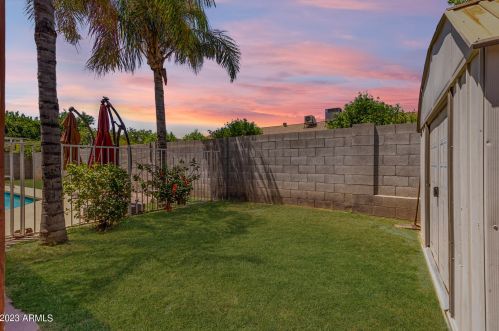 2428 Acoma Dr, Phoenix AZ 85032-4855 exterior